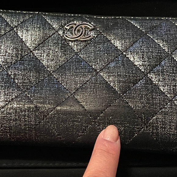 Pre-love Chanel wallet great condition has some wear look at video n pictures. - Picture 11 of 13